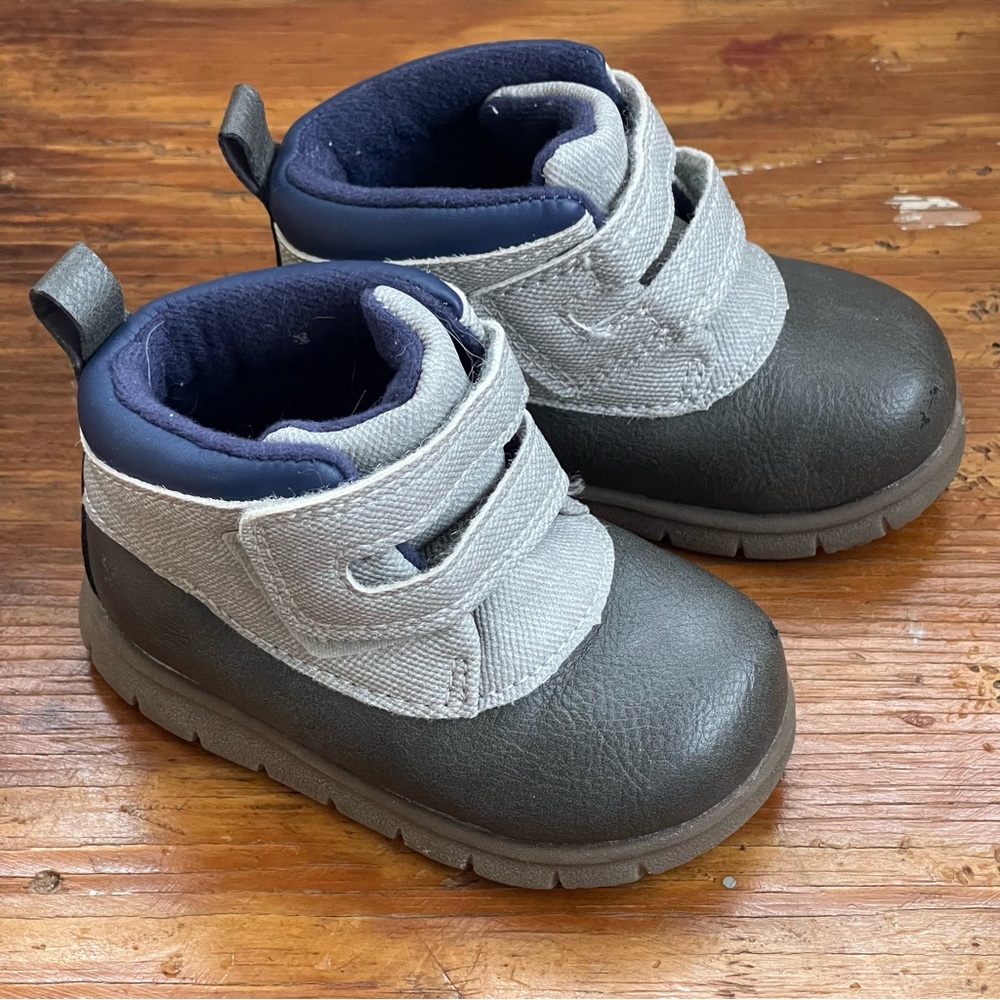 Cat & Jack Kids Gray and Blue Winter Boots